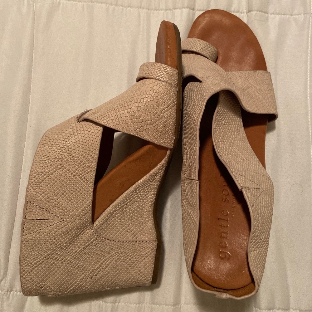 Worn twice- Gentle Soul- snake skin pattern wedge